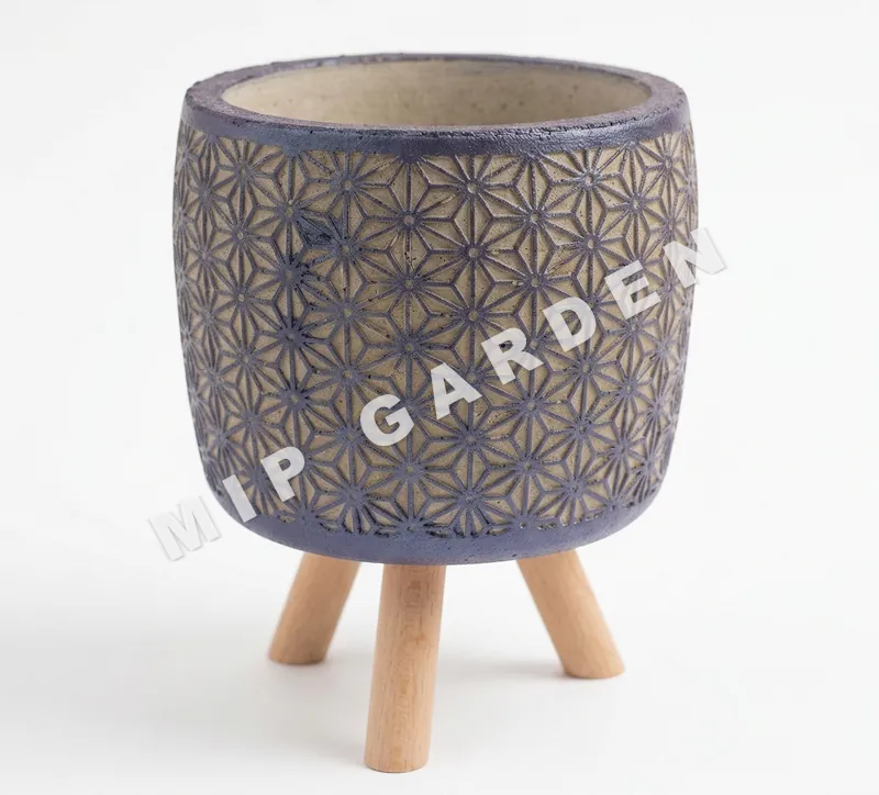 Çiçek Desenli Ayaklı Beton Saksı - 6 Renk Seçeneği saksı, 14 x 14 x 19 cm (ayaklar dahil)